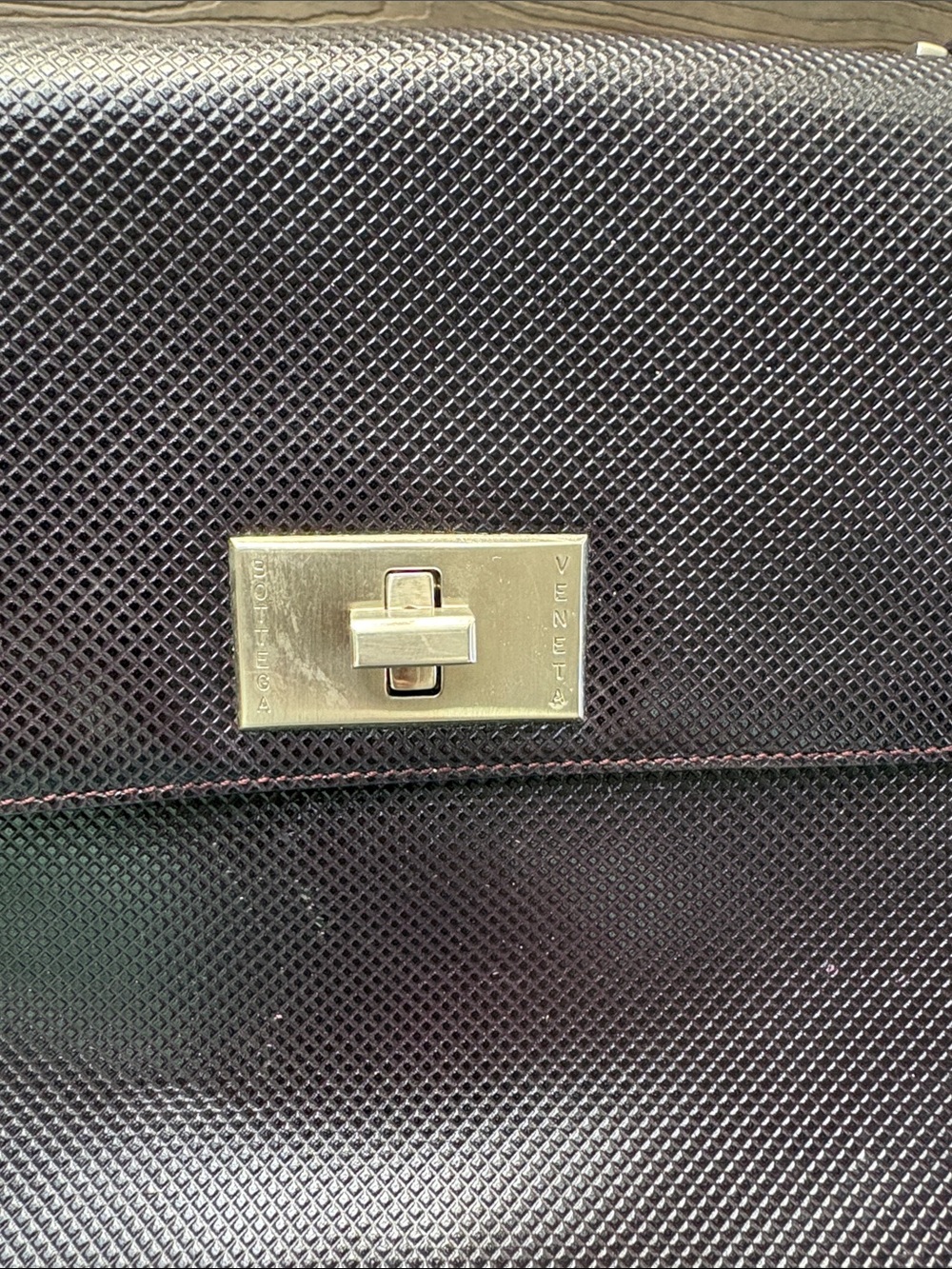 RARE VTG Bottega Veneta Plum Color Leather Shoulder Bag Silver Hardware Turnlock - Picture 3 of 12